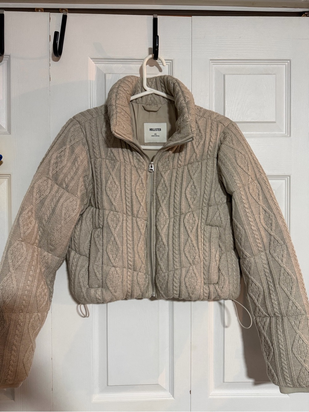 Hollister Quilted Cable-Knit Cropped Puffer Jacket in Beige